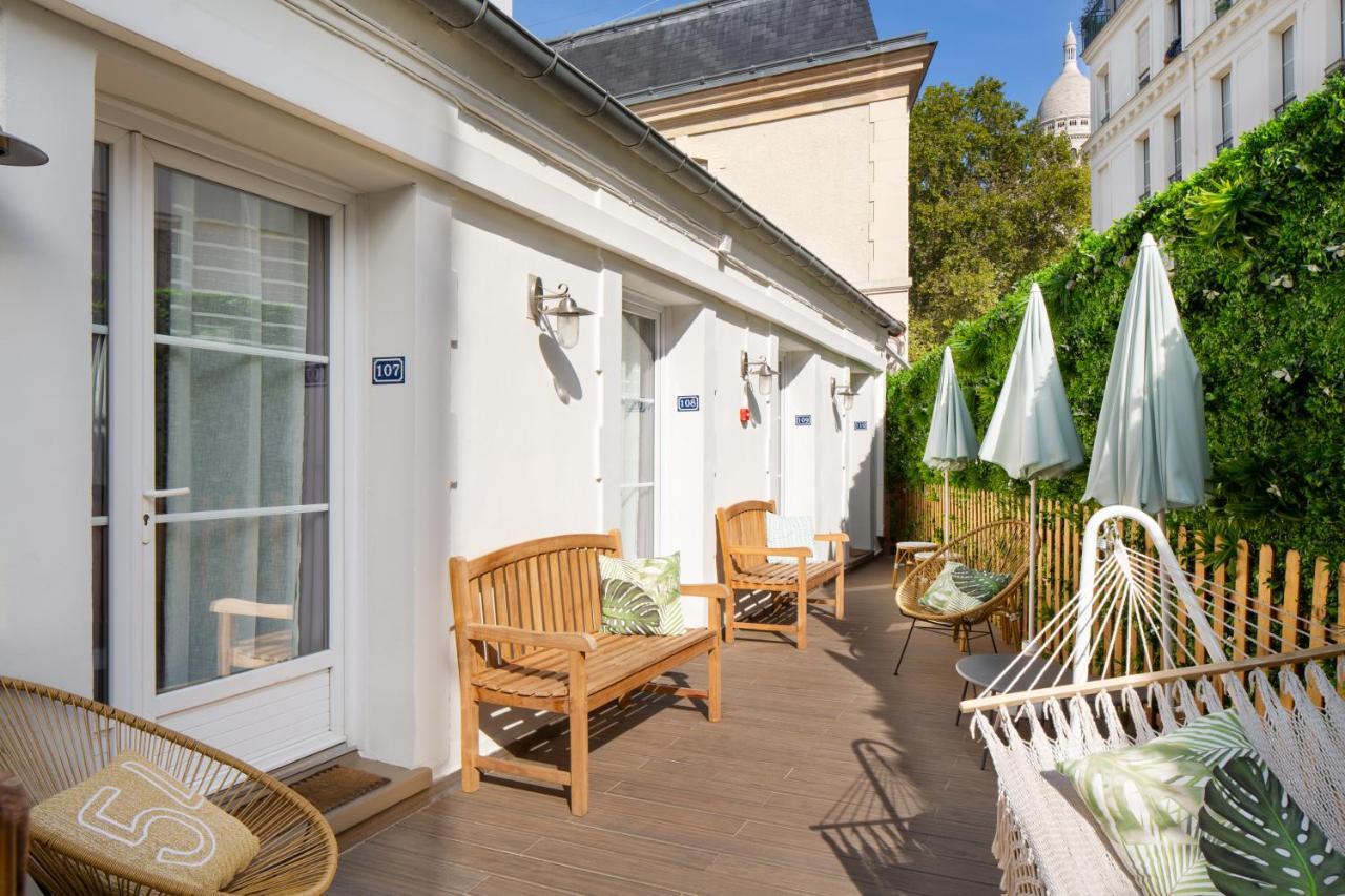 Bed in 4-Bed Mixed Dormitory Room with Terrace